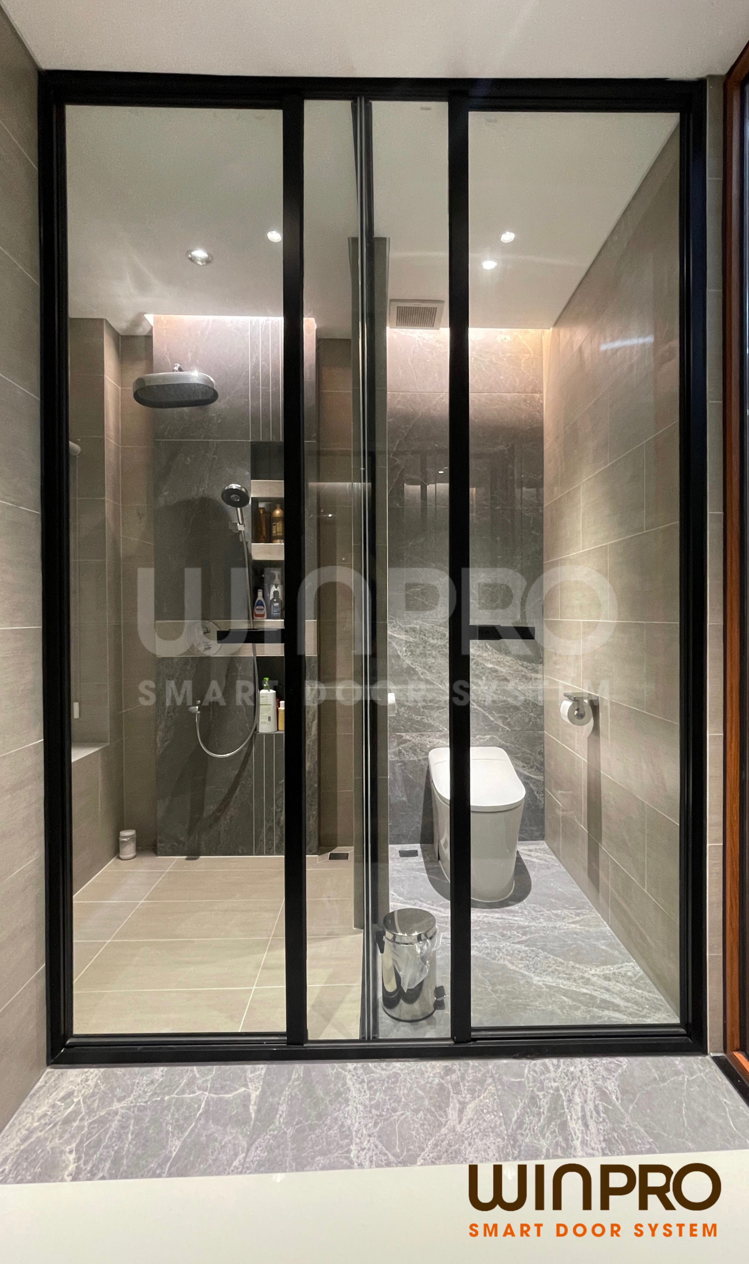 PHÒNG TẮM ĐÔI CỬA MỞ BẢN LỀ TRỤC XOAY - NHẬP KHẨU